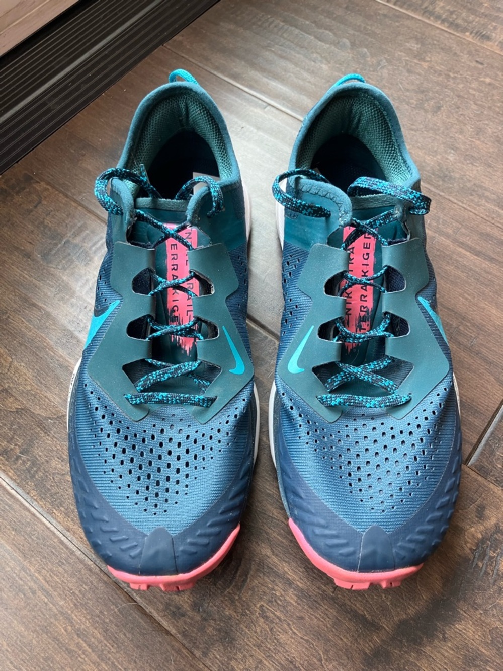 Nike Women's Air Zoom Terra Kiger 7 Trail Running Shoe Teal/Pink - Picture 2 of 9